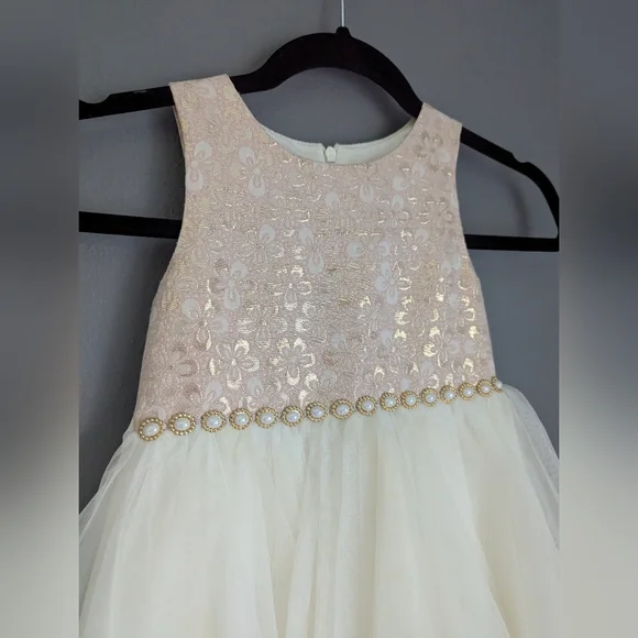 American Princess Formal Dress Little Girls Size 6. American Princess Formal Dress Little Girls Size 6.